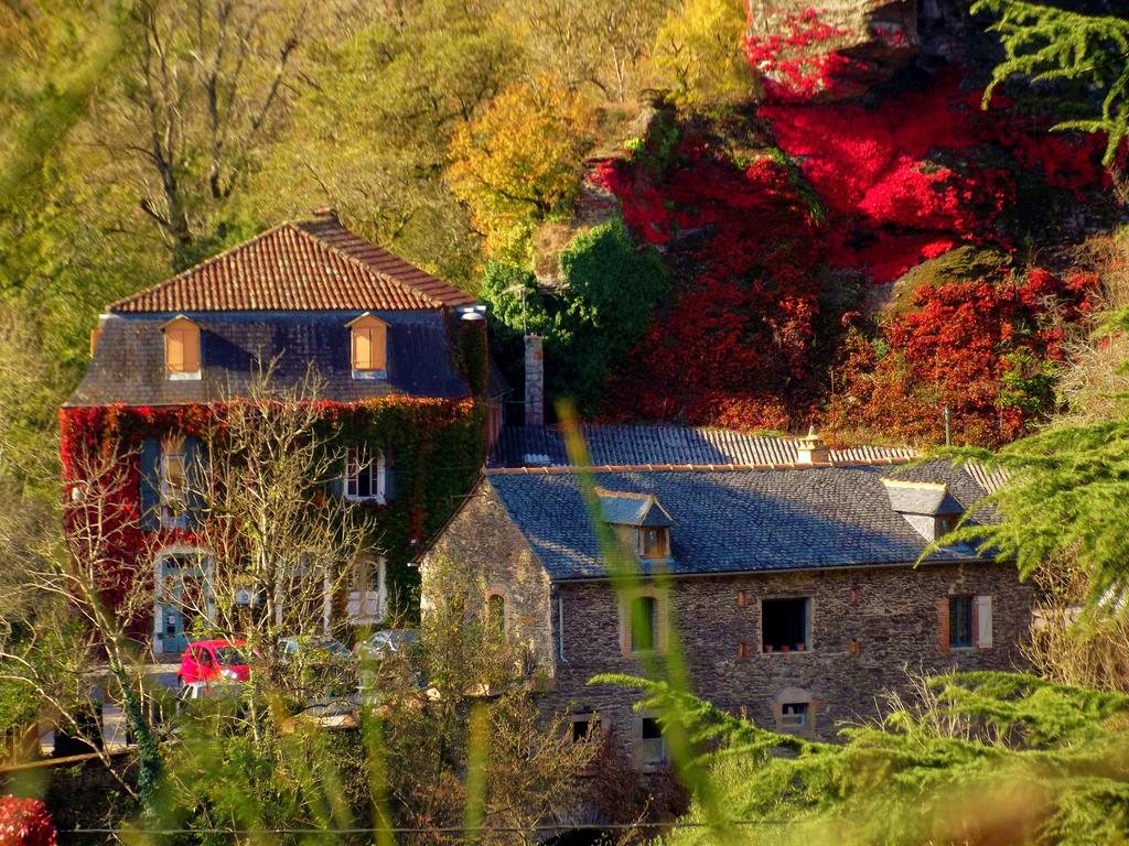 Photographie de l’auberge en automne.