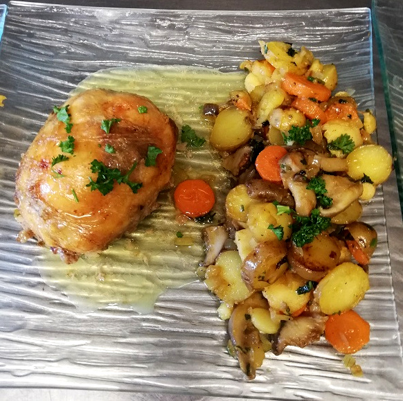 pour les gourmets : cuisse de poulet farcie aux pleurottes et légumes d'hiver