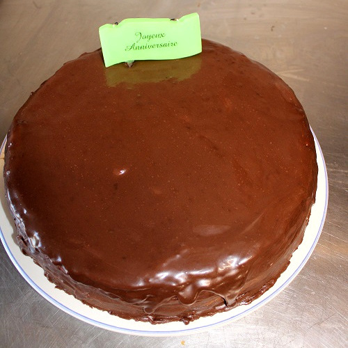 dessert : un gâteau d'anniversaire au chocolat